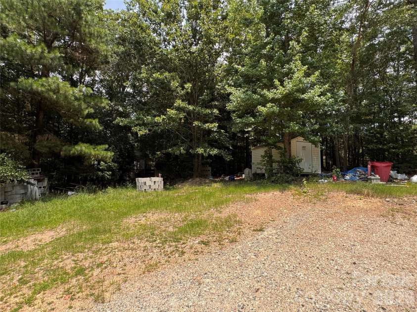 226 Washington Street, Great Falls, SC 29055.  MLS# CAR4401555, YatesRealty ID 37297. 