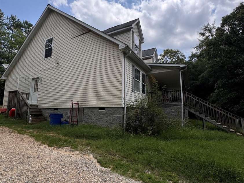 226 Washington Street, Great Falls, SC 29055.  MLS# CAR4401555, YatesRealty ID 37297. 