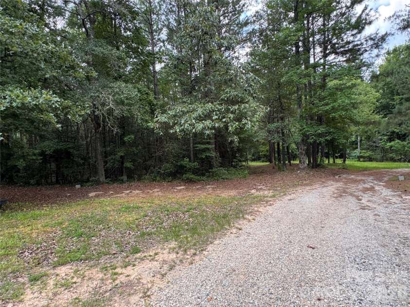226 Washington Street, Great Falls, SC 29055.  MLS# CAR4401555, YatesRealty ID 37297. 