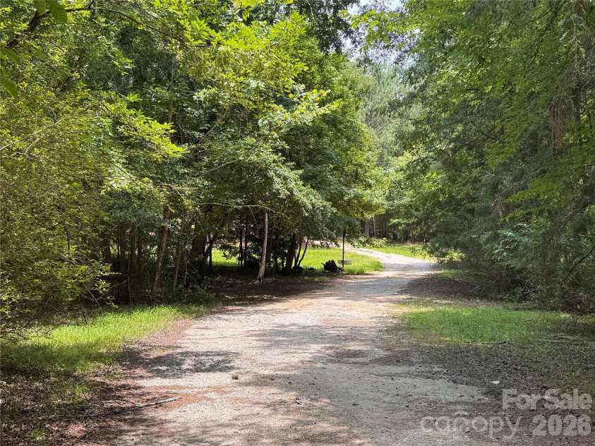 226 Washington Street, Great Falls, SC 29055.  MLS# CAR4401555, YatesRealty ID 37297. Driveway