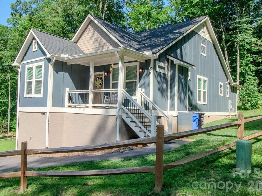 611 Twinbrook Lane, Maggie Valley, NC 28751.  MLS# CAR4402922, YatesRealty ID 37298. 