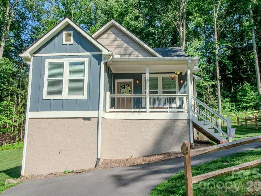 611 Twinbrook Lane, Maggie Valley, NC 28751.  MLS# CAR4402922, YatesRealty ID 37298. 