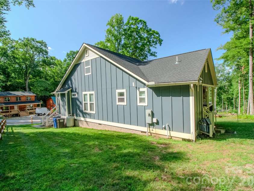 611 Twinbrook Lane, Maggie Valley, NC 28751.  MLS# CAR4402922, YatesRealty ID 37298. 