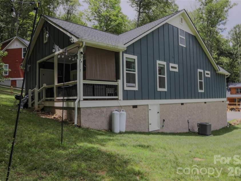 611 Twinbrook Lane, Maggie Valley, NC 28751.  MLS# CAR4402922, YatesRealty ID 37298. 