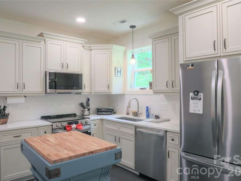 611 Twinbrook Lane, Maggie Valley, NC 28751.  MLS# CAR4402922, YatesRealty ID 37298. 