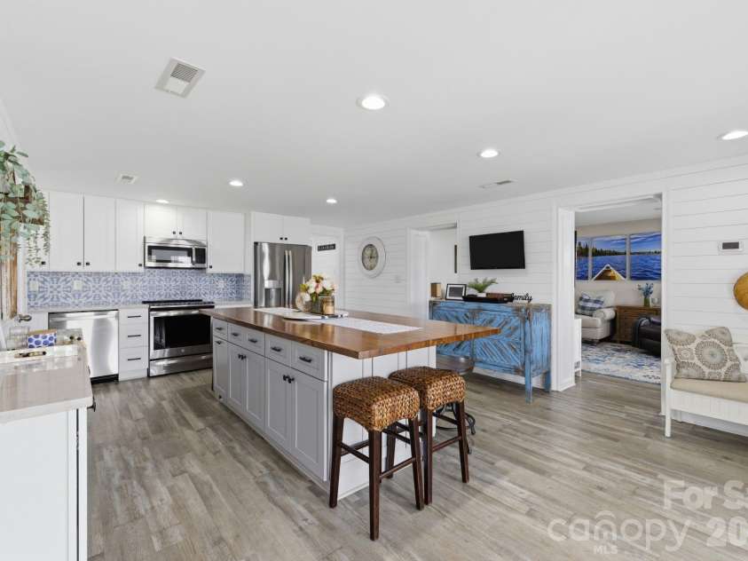362 Shepps Boat Dock Road, Lexington, NC 27292.  MLS# CAR4403005, YatesRealty ID 37299. 
