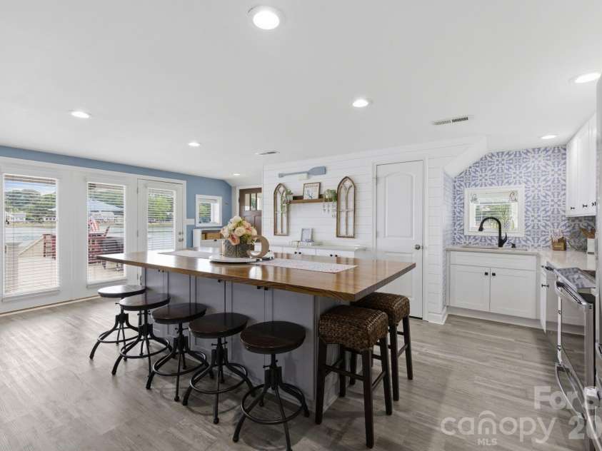 362 Shepps Boat Dock Road, Lexington, NC 27292.  MLS# CAR4403005, YatesRealty ID 37299. 