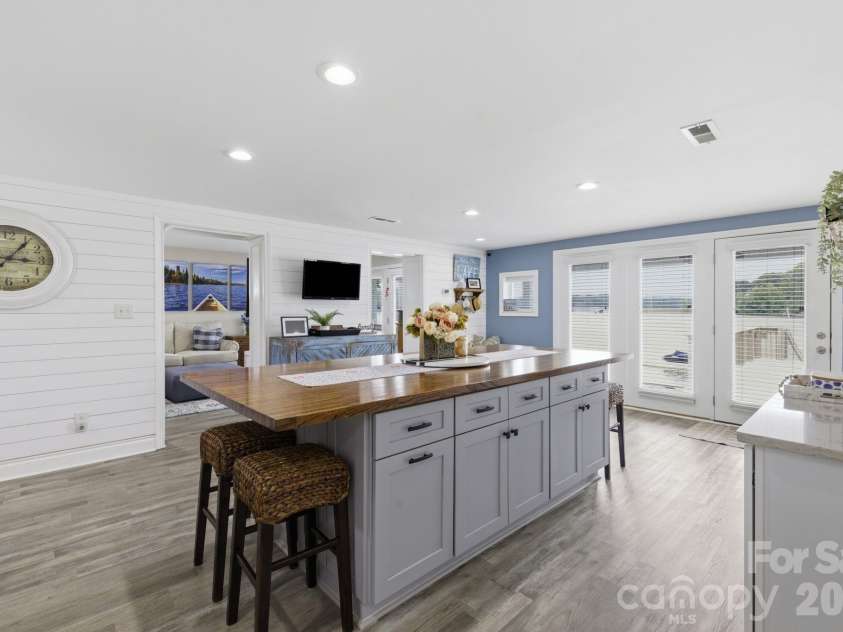 362 Shepps Boat Dock Road, Lexington, NC 27292.  MLS# CAR4403005, YatesRealty ID 37299. 