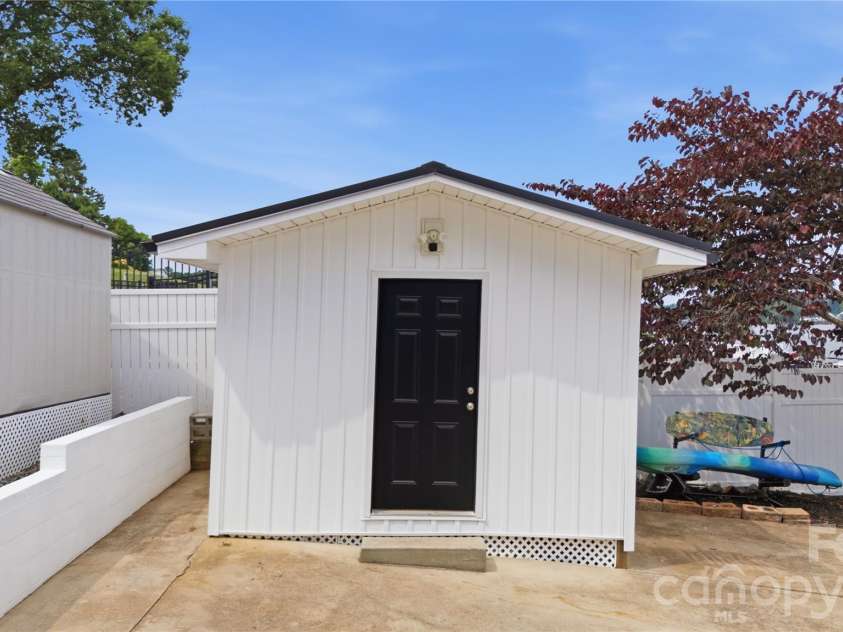 362 Shepps Boat Dock Road, Lexington, NC 27292.  MLS# CAR4403005, YatesRealty ID 37299. 