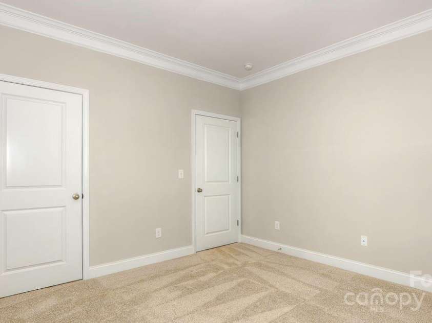 68 Silverthorne Court, Hendersonville, NC 28792.  MLS# CAR4214075, YatesRealty ID 373. 