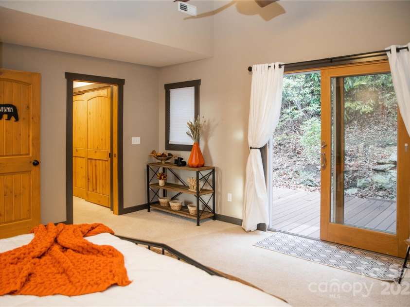 425 Flat Top Mountain Road, Fairview, NC 28732.  MLS# CAR4232746, YatesRealty ID 3730. 