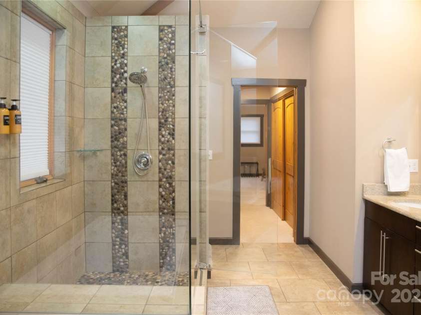 425 Flat Top Mountain Road, Fairview, NC 28732.  MLS# CAR4232746, YatesRealty ID 3730. 
