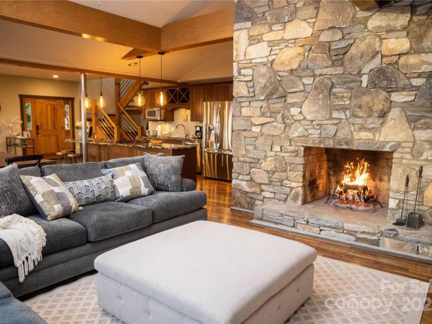 425 Flat Top Mountain Road, Fairview, NC 28732.  MLS# CAR4232746, YatesRealty ID 3730. 