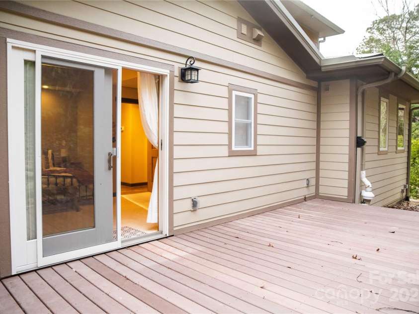 425 Flat Top Mountain Road, Fairview, NC 28732.  MLS# CAR4232746, YatesRealty ID 3730. 