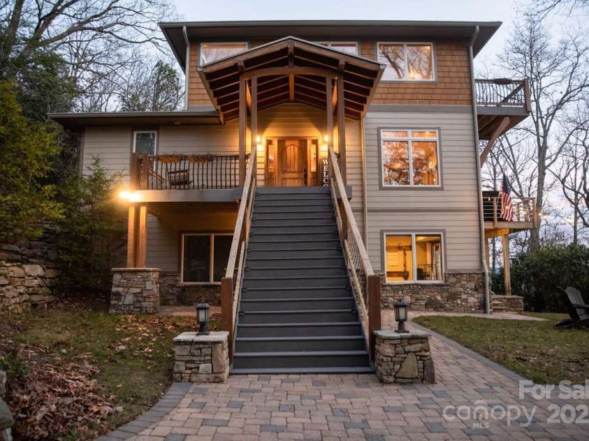 425 Flat Top Mountain Road, Fairview, NC 28732.  MLS# CAR4232746, YatesRealty ID 3730. 
