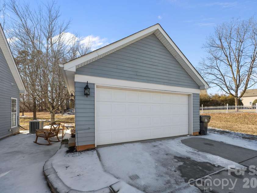 8111 Bud Henderson Road, Huntersville, NC 28078.  MLS# CAR4338514, YatesRealty ID 3730. 