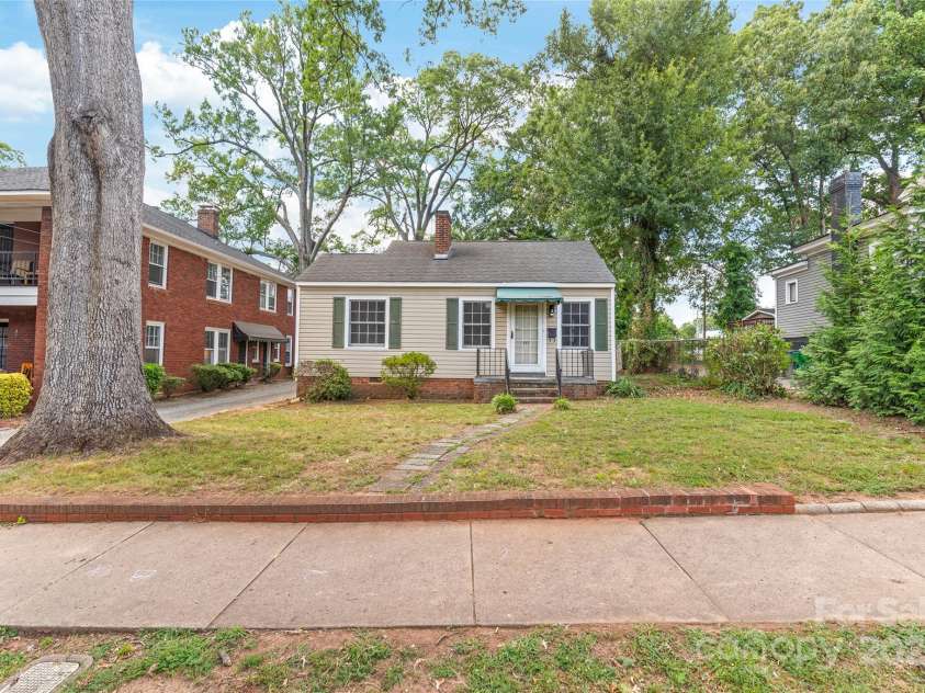917 Sunnyside Avenue, Charlotte, NC 28204.  MLS# CAR4281555, YatesRealty ID 3730. 
