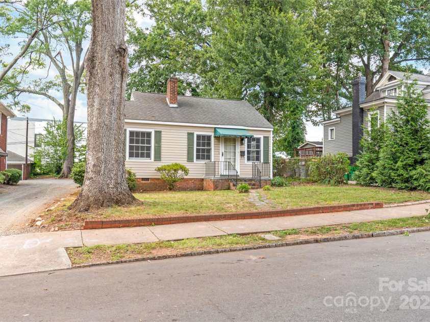 917 Sunnyside Avenue, Charlotte, NC 28204.  MLS# CAR4281555, YatesRealty ID 3730. 
