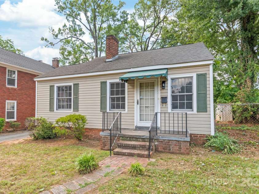 917 Sunnyside Avenue, Charlotte, NC 28204.  MLS# CAR4281555, YatesRealty ID 3730. 