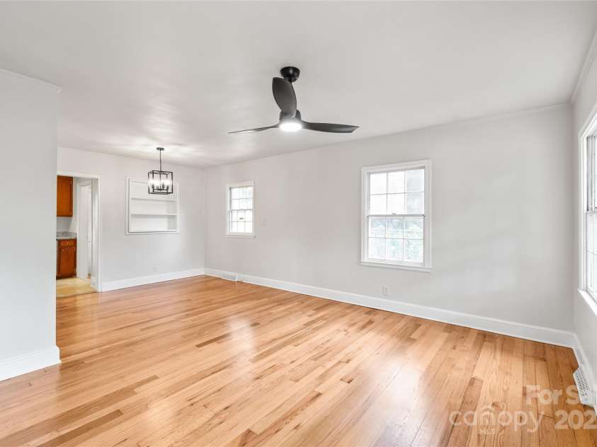 917 Sunnyside Avenue, Charlotte, NC 28204.  MLS# CAR4281555, YatesRealty ID 3730. 