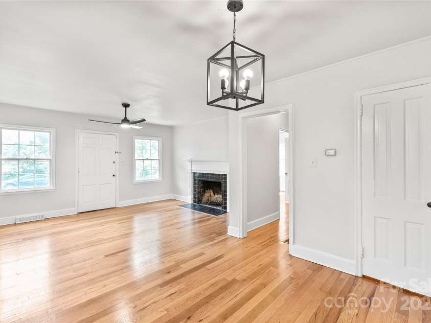 917 Sunnyside Avenue, Charlotte, NC 28204.  MLS# CAR4281555, YatesRealty ID 3730. 
