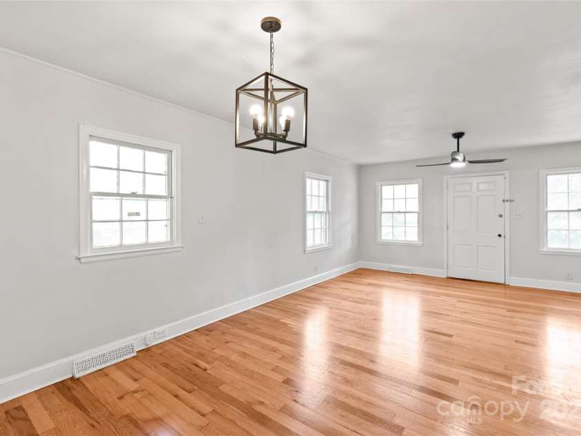 917 Sunnyside Avenue, Charlotte, NC 28204.  MLS# CAR4281555, YatesRealty ID 3730. 