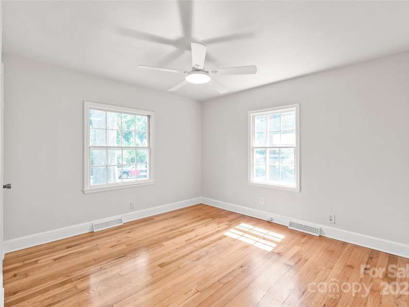 917 Sunnyside Avenue, Charlotte, NC 28204.  MLS# CAR4281555, YatesRealty ID 3730. 