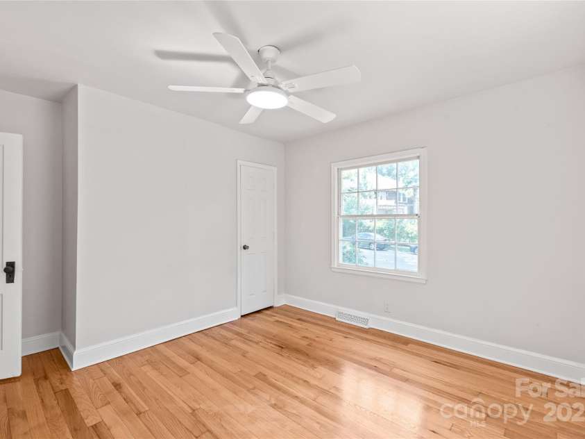 917 Sunnyside Avenue, Charlotte, NC 28204.  MLS# CAR4281555, YatesRealty ID 3730. 