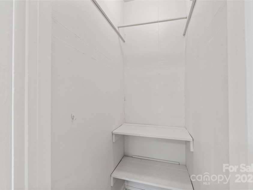 917 Sunnyside Avenue, Charlotte, NC 28204.  MLS# CAR4281555, YatesRealty ID 3730. 