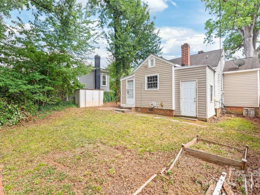 917 Sunnyside Avenue, Charlotte, NC 28204.  MLS# CAR4281555, YatesRealty ID 3730. 