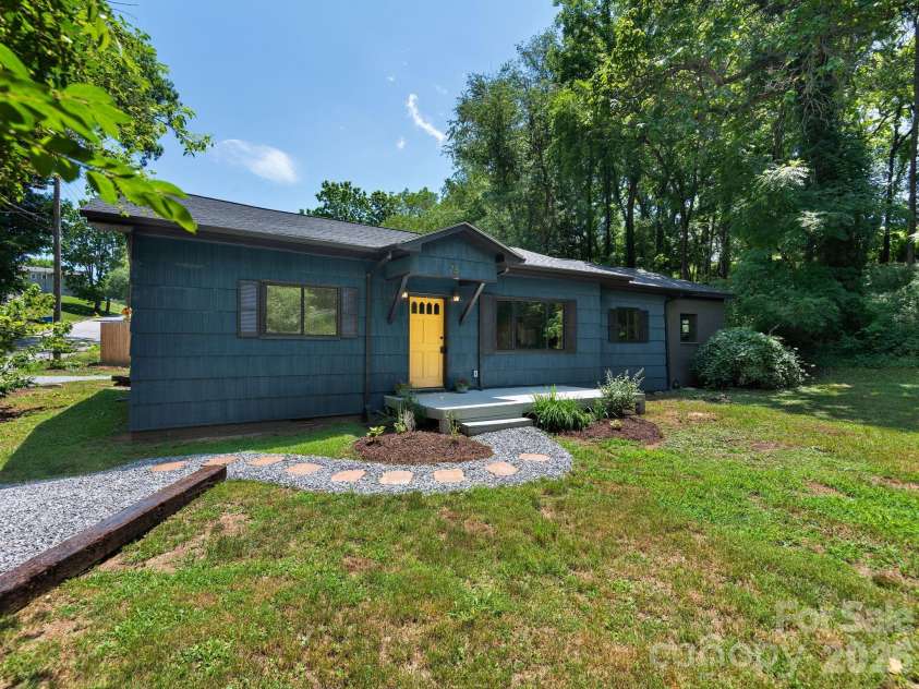 78 Travis Street, Clyde, NC 28721.  MLS# CAR4404246, YatesRealty ID 37300. 