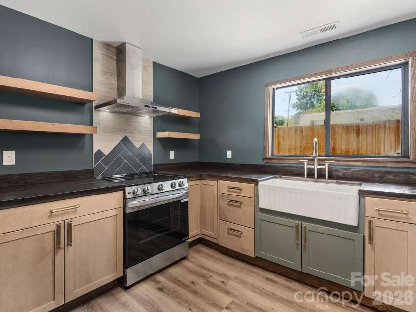 78 Travis Street, Clyde, NC 28721.  MLS# CAR4404246, YatesRealty ID 37300. 