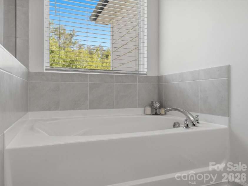1716 Valkrie Place, York, SC 29745.  MLS# CAR4401953, YatesRealty ID 37302. Primary bathroom