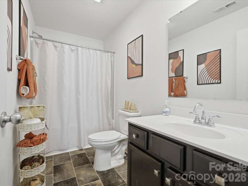 1716 Valkrie Place, York, SC 29745.  MLS# CAR4401953, YatesRealty ID 37302. Secondary bathroom