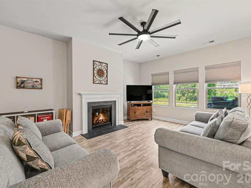 9330 Festival Way, Charlotte, NC 28215.  MLS# CAR4400188, YatesRealty ID 37303. 