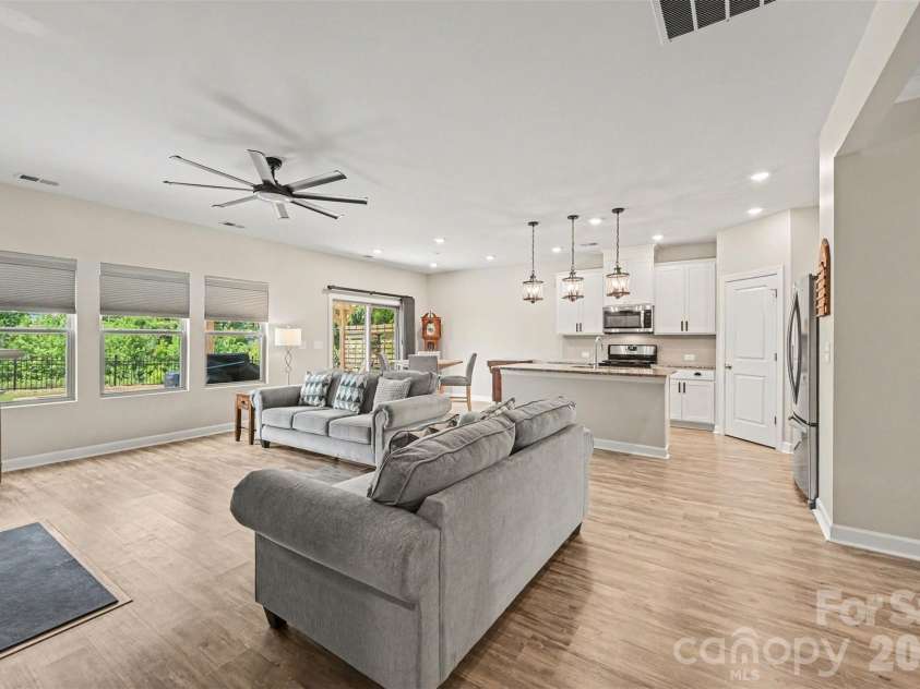 9330 Festival Way, Charlotte, NC 28215.  MLS# CAR4400188, YatesRealty ID 37303. 