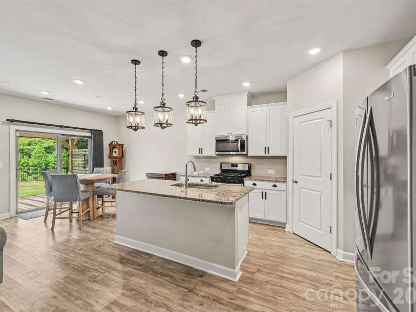 9330 Festival Way, Charlotte, NC 28215.  MLS# CAR4400188, YatesRealty ID 37303. 