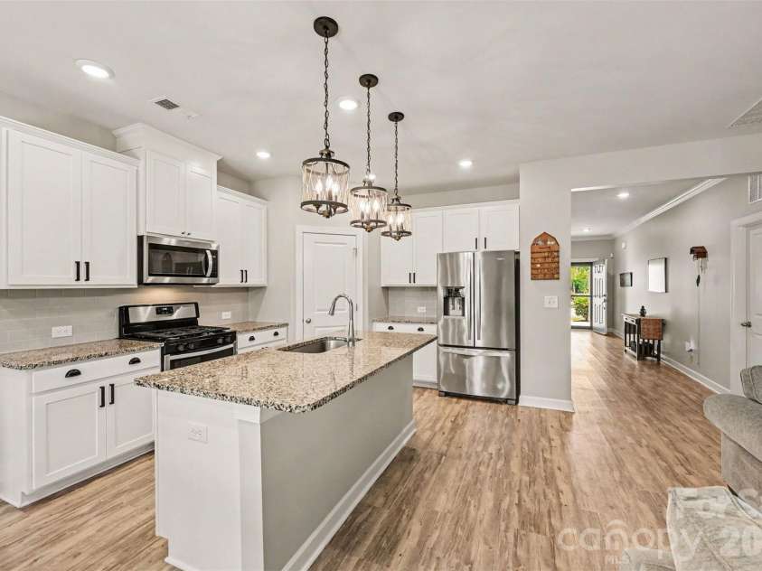 9330 Festival Way, Charlotte, NC 28215.  MLS# CAR4400188, YatesRealty ID 37303. 