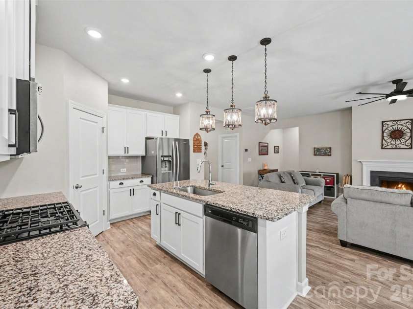 9330 Festival Way, Charlotte, NC 28215.  MLS# CAR4400188, YatesRealty ID 37303. 
