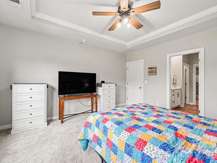 9330 Festival Way, Charlotte, NC 28215.  MLS# CAR4400188, YatesRealty ID 37303. 