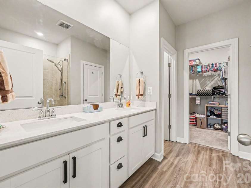 9330 Festival Way, Charlotte, NC 28215.  MLS# CAR4400188, YatesRealty ID 37303. 
