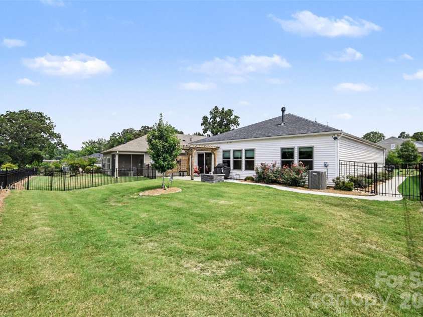 9330 Festival Way, Charlotte, NC 28215.  MLS# CAR4400188, YatesRealty ID 37303. 