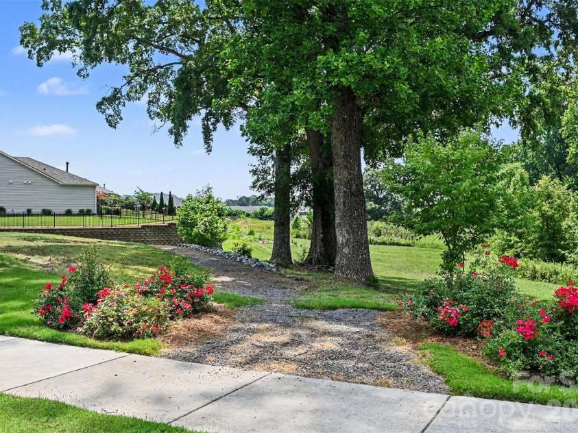 9330 Festival Way, Charlotte, NC 28215.  MLS# CAR4400188, YatesRealty ID 37303. 