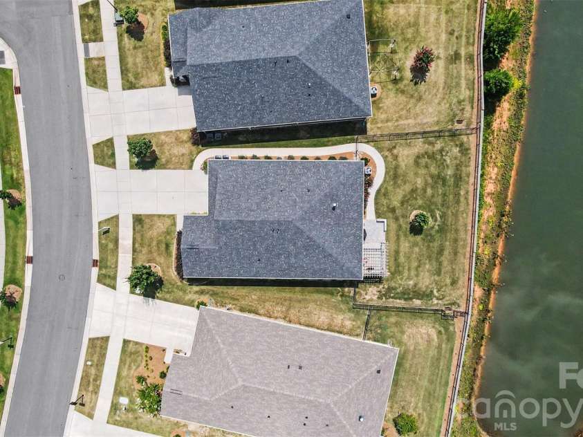 9330 Festival Way, Charlotte, NC 28215.  MLS# CAR4400188, YatesRealty ID 37303. 