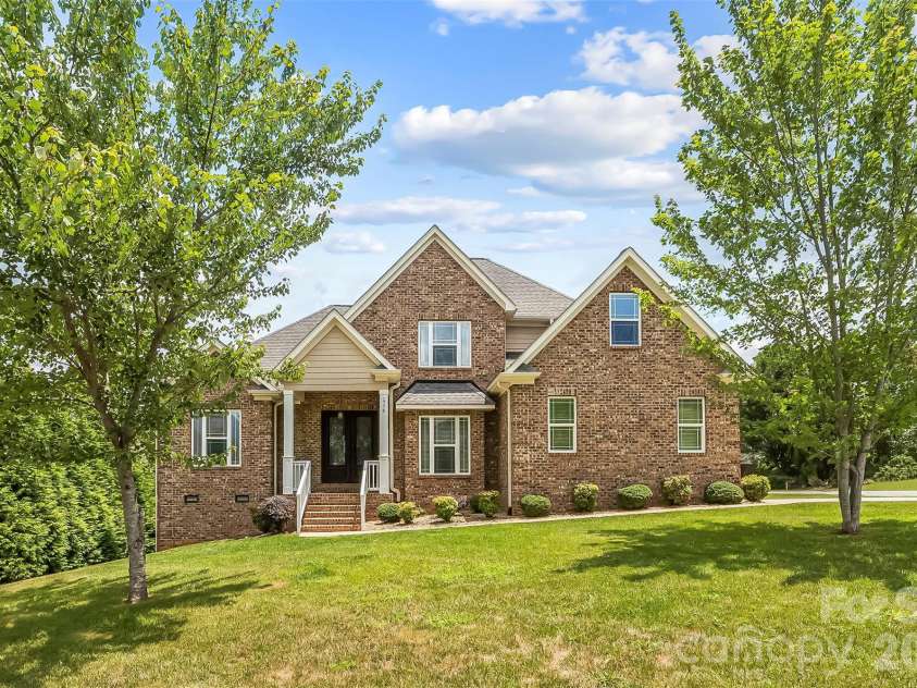 1776 White Water Court, Hickory, NC 28602.  MLS# CAR4400743, YatesRealty ID 37307. 