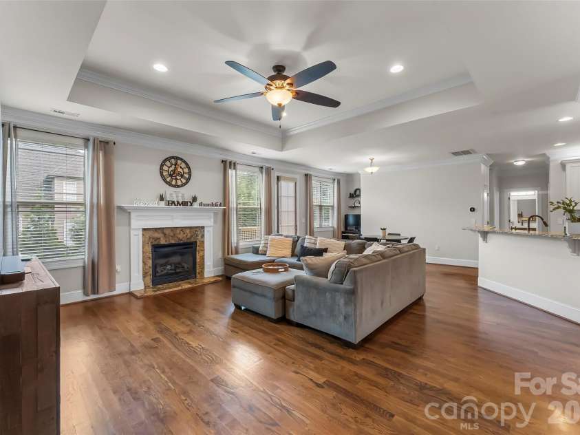1776 White Water Court, Hickory, NC 28602.  MLS# CAR4400743, YatesRealty ID 37307. 
