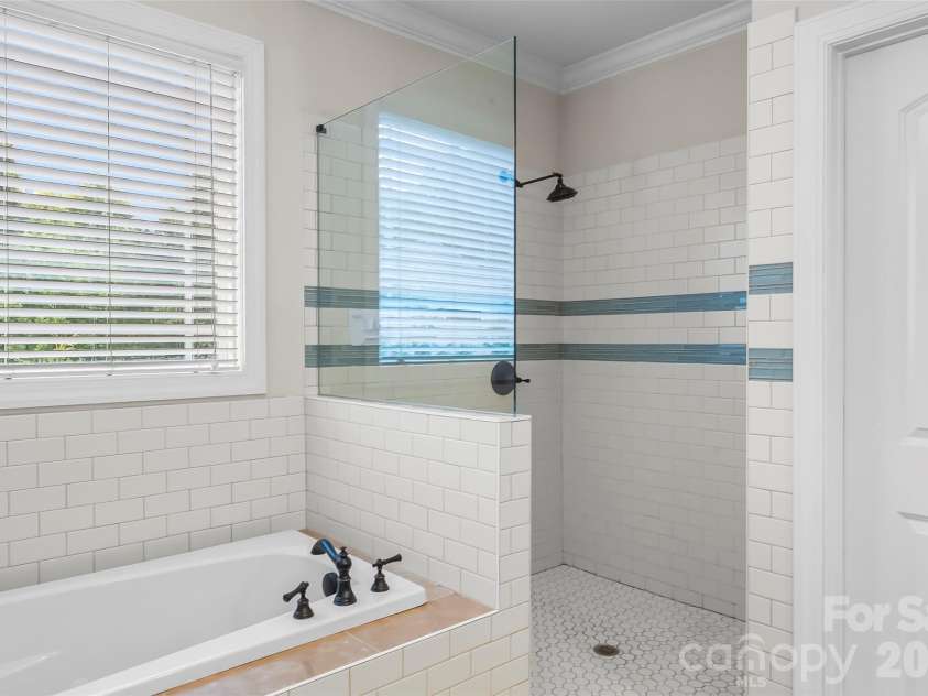 1776 White Water Court, Hickory, NC 28602.  MLS# CAR4400743, YatesRealty ID 37307. 