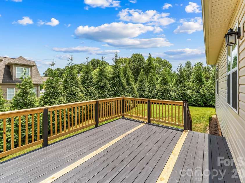 1776 White Water Court, Hickory, NC 28602.  MLS# CAR4400743, YatesRealty ID 37307. 