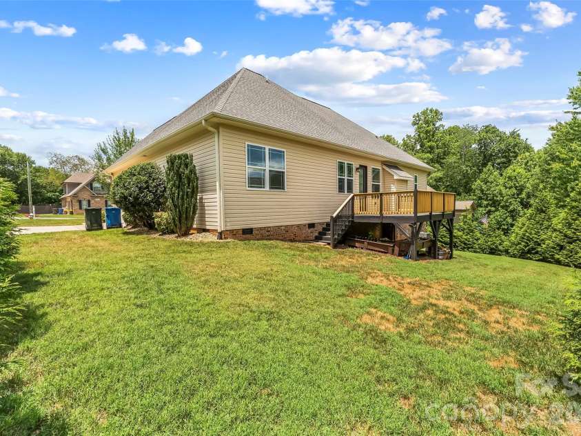 1776 White Water Court, Hickory, NC 28602.  MLS# CAR4400743, YatesRealty ID 37307. 
