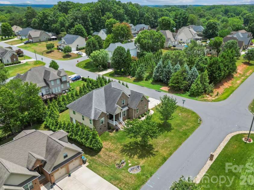 1776 White Water Court, Hickory, NC 28602.  MLS# CAR4400743, YatesRealty ID 37307. 